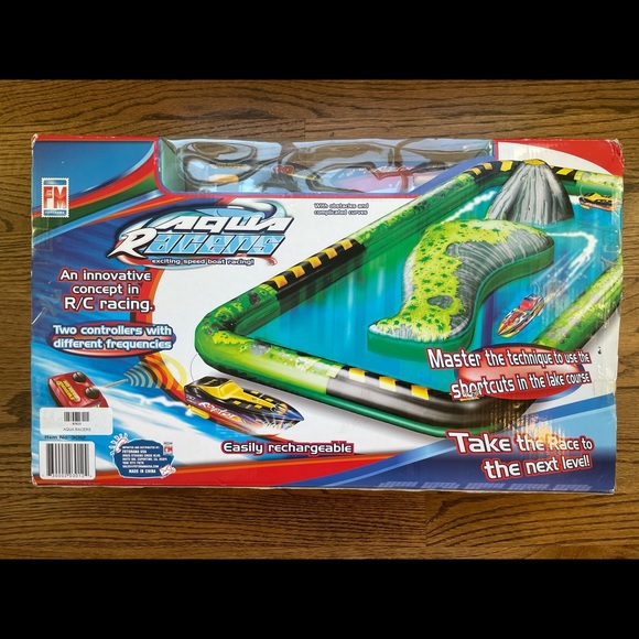Aqua Racers- The Exciting Speed Boat R/C Toy- Two Speed Boats & Course- Open Box - Picture 3 of 13
